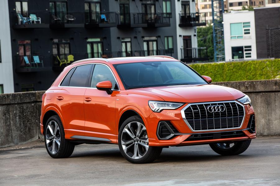  Audi Q3 2.0 TFSI Quattro S-Line 2019 года  (NA) (фото 1 из 42)